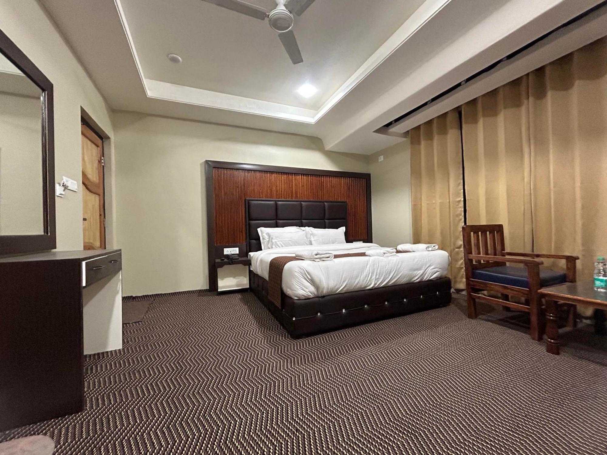 Hotel Fair Mount, Airport Road, Humhama Srinagar Exterior foto