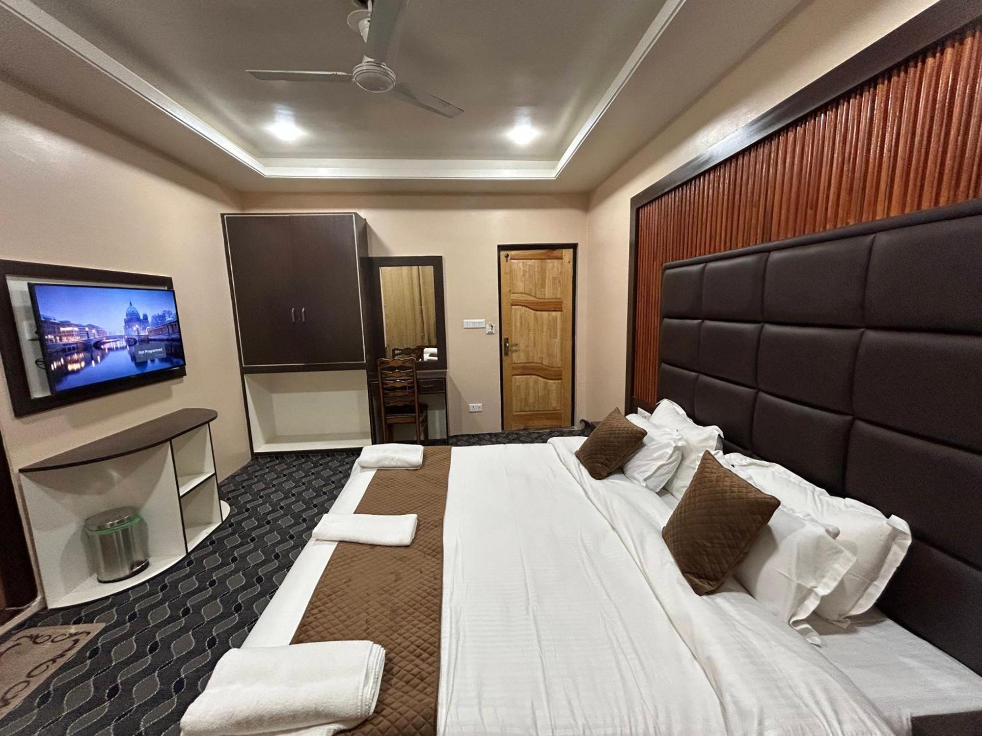 Hotel Fair Mount, Airport Road, Humhama Srinagar Habitación foto